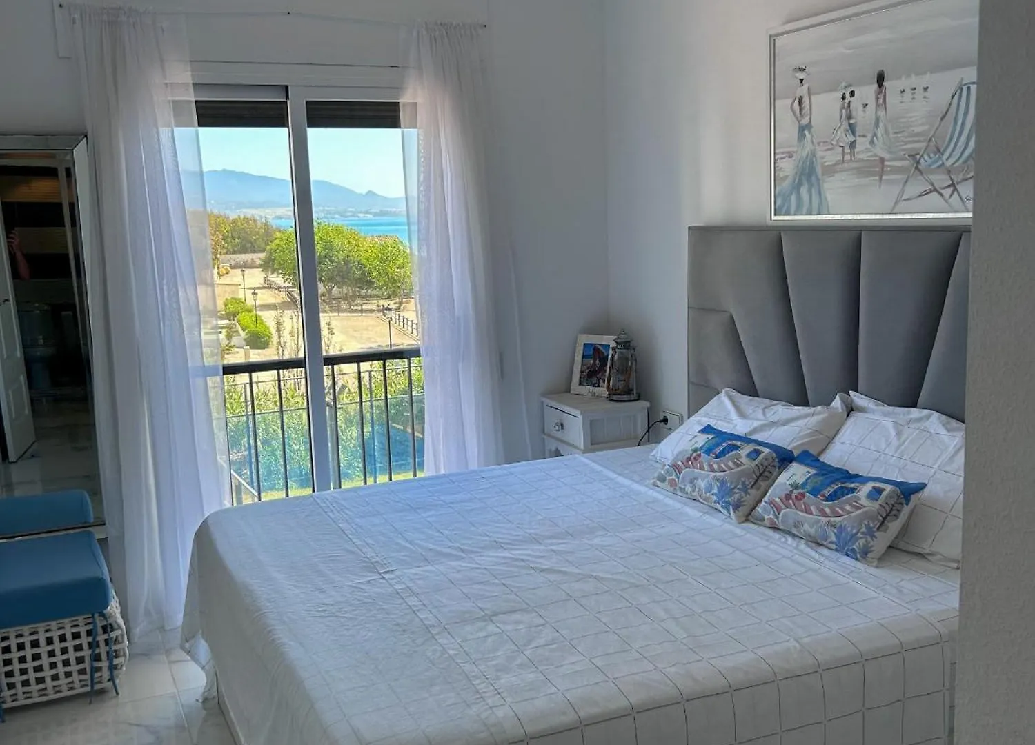 Luxurious 3 Bedroom Apartment Beachfront 马尼尔瓦