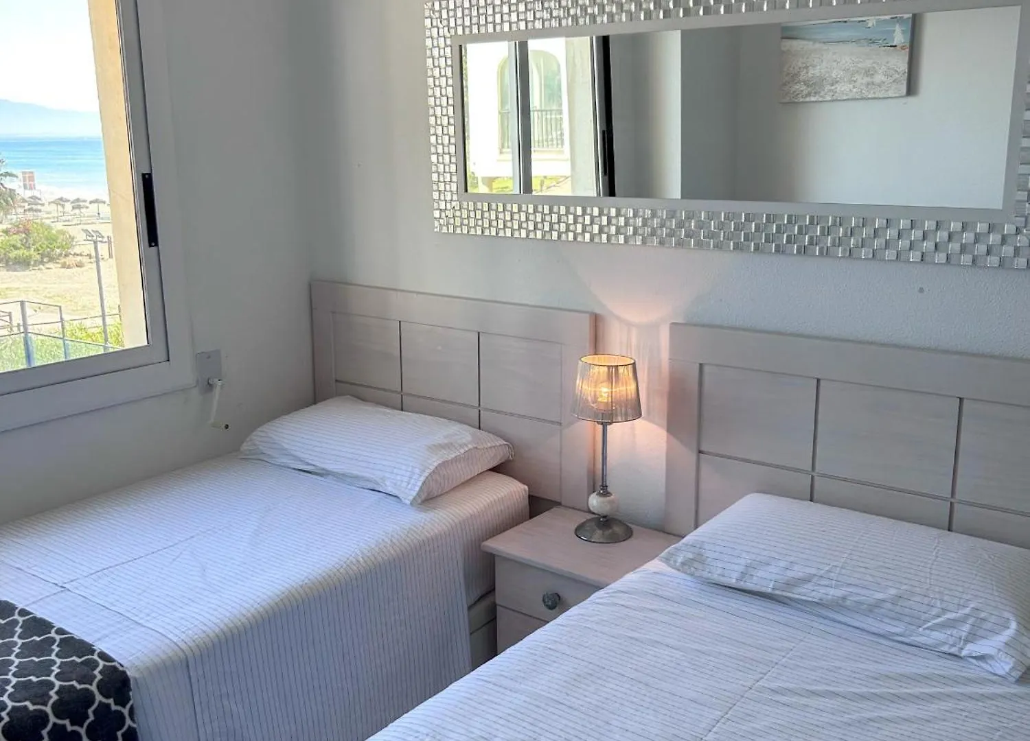 Luxurious 3 Bedroom Apartment Beachfront 马尼尔瓦