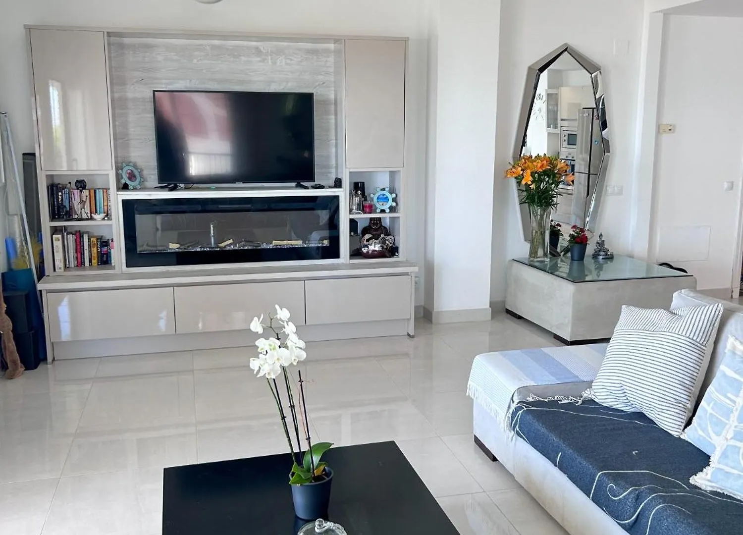 Luxurious 3 Bedroom Apartment Beachfront 马尼尔瓦